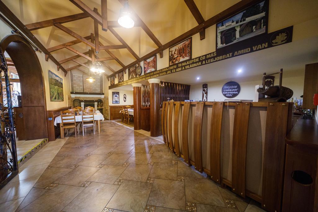 Tokaj Zlata Putna - Restaurant & Pension Vinicky Extérieur photo