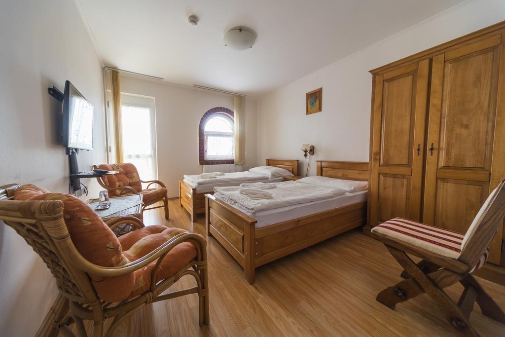 Tokaj Zlata Putna - Restaurant & Pension Vinicky Extérieur photo
