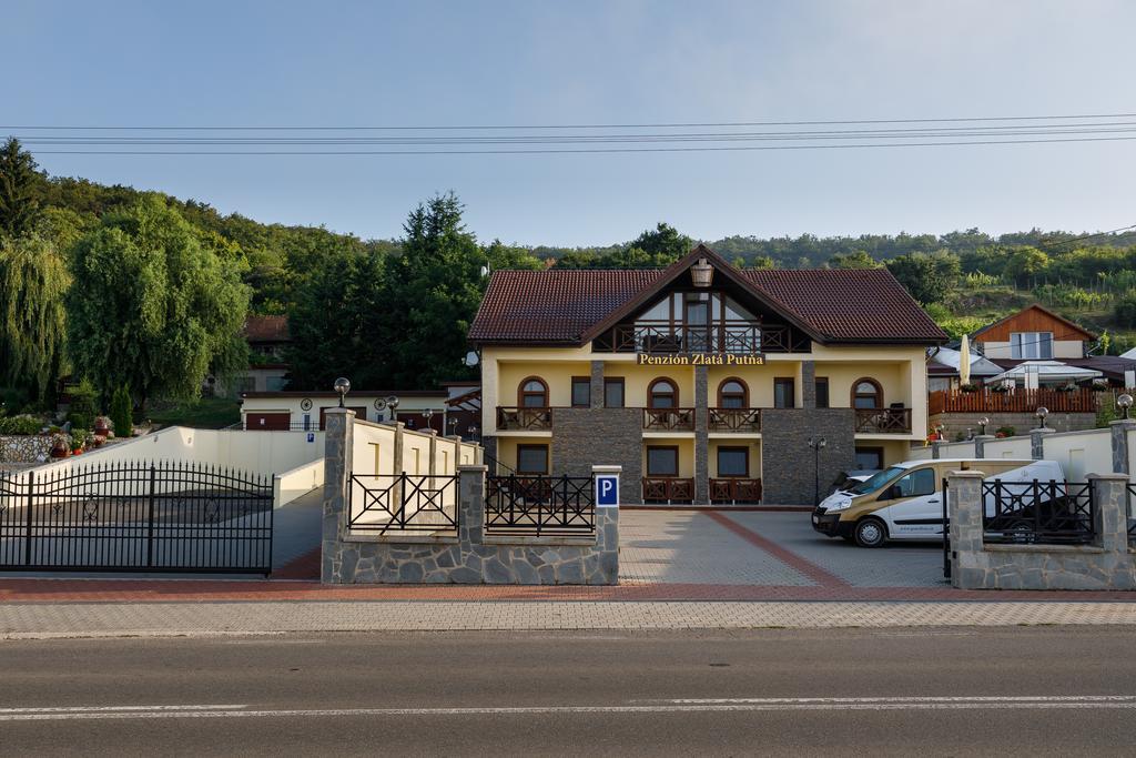 Tokaj Zlata Putna - Restaurant & Pension Vinicky Extérieur photo