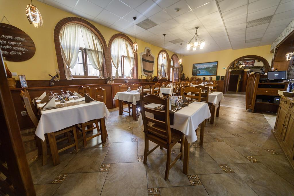 Tokaj Zlata Putna - Restaurant & Pension Vinicky Extérieur photo